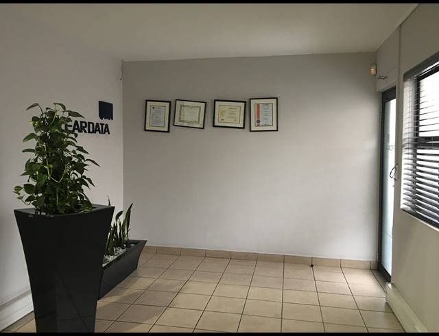 216M² WAREHOUSE RENTED IN BRIARDENE